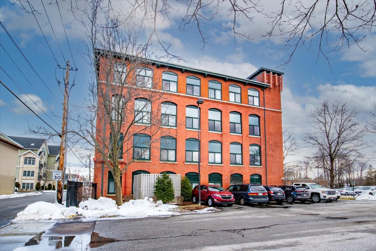 Building Photo - 150 Rumford Ave