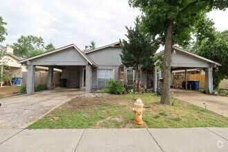Building Photo - Recently renovated 2 Bedroom!