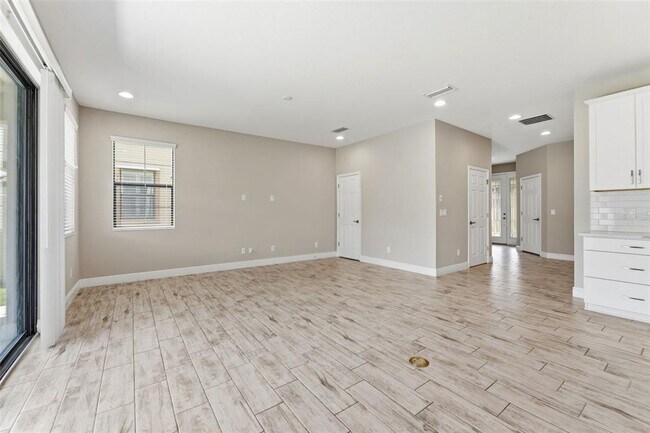 Building Photo - 3940 Maurice Ave