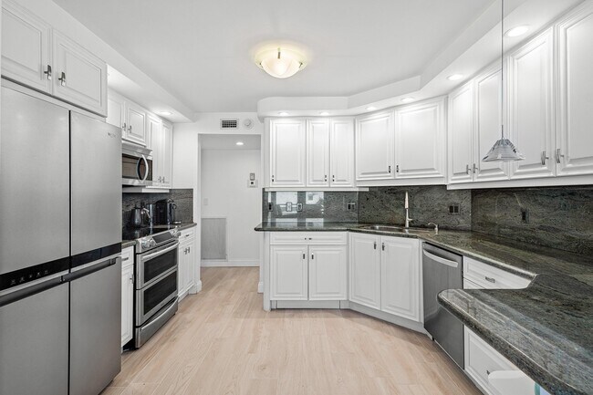 Building Photo - 2066 N Ocean Blvd