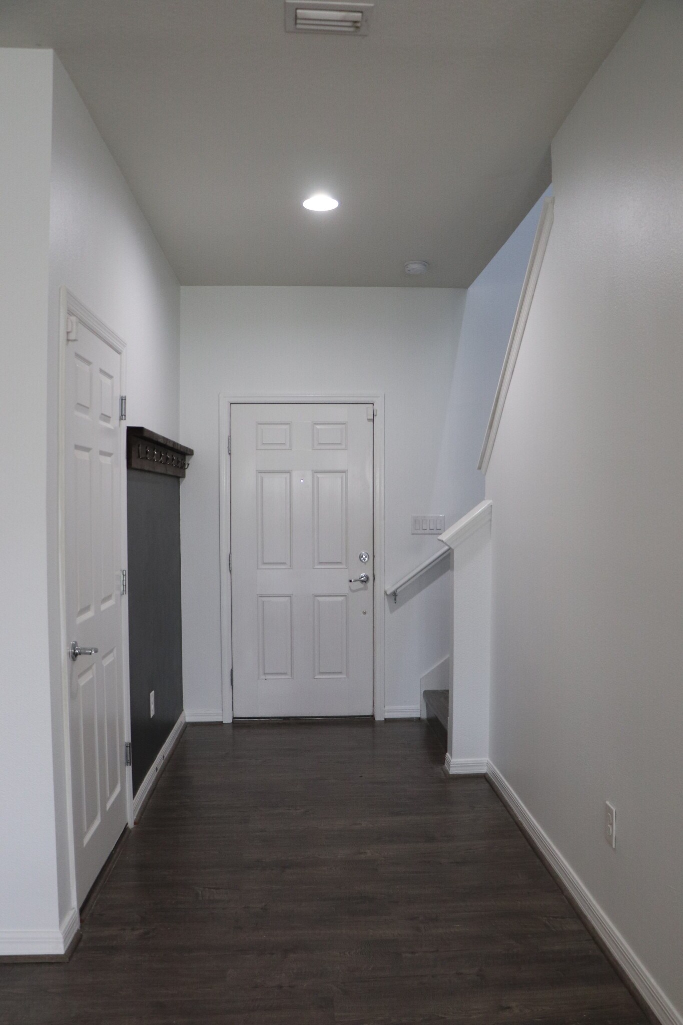 Building Photo - 5239 Fallen Leaf Dr