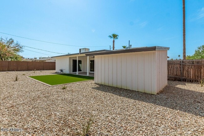 Building Photo - 3016 E Turney Ave