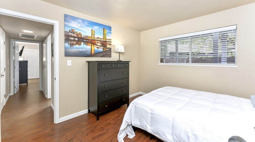 Building Photo - 154 Baxter Ave