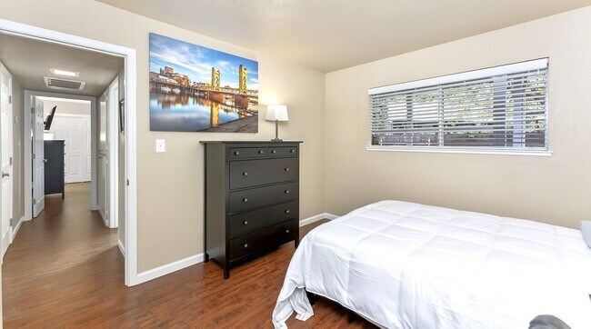 Building Photo - 154 Baxter Ave