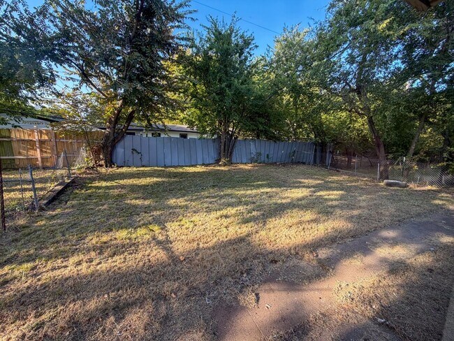 Building Photo - 121 Vandenburg Dr