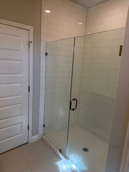 Building Photo - Room in House on Hamadryas Dr