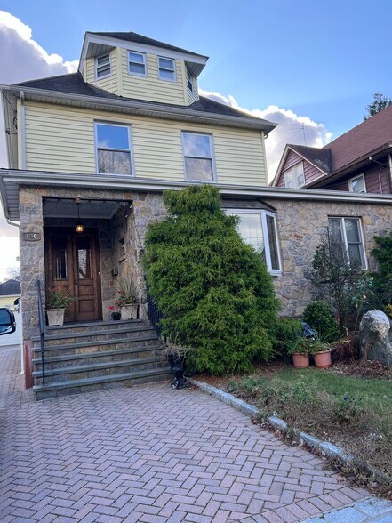 Building Photo - 152 Urban St