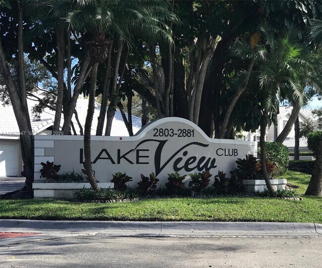 Building Photo - 2841 N Oakland Forest Dr