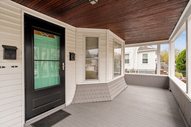 Building Photo - 252 Safford St