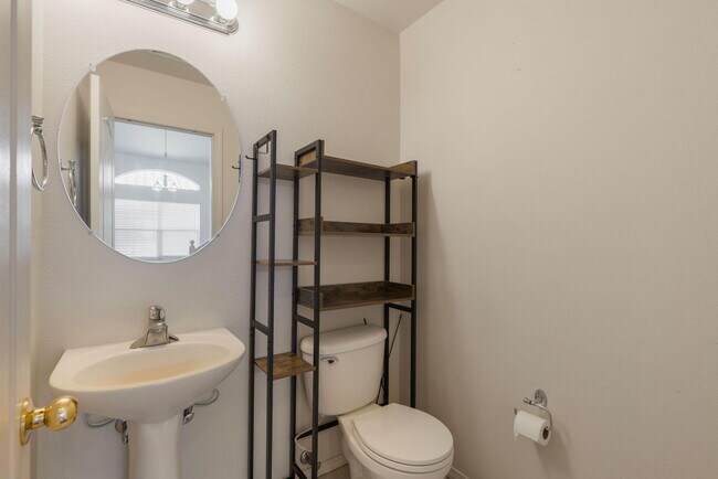 Building Photo - 7351 Sidewinder Dr NE