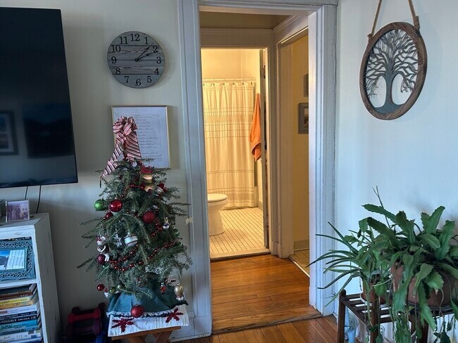 Building Photo - 2039 Commonwealth Ave