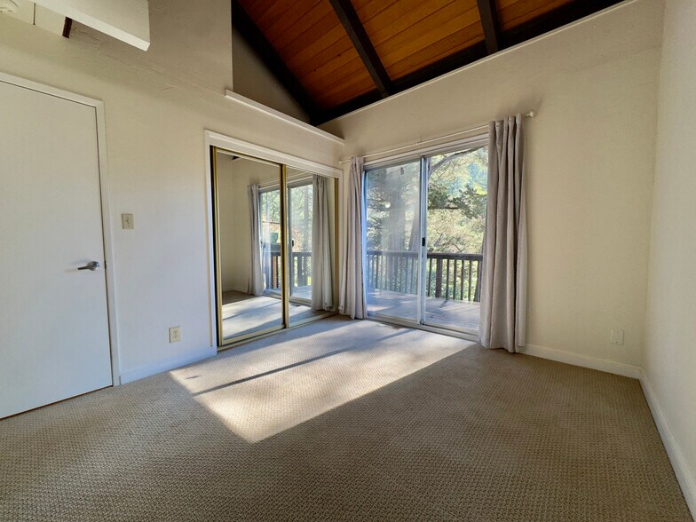 Building Photo - 6583 Valley View Rd