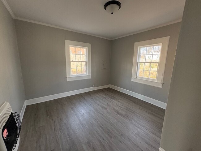 Building Photo - 611 E Main St