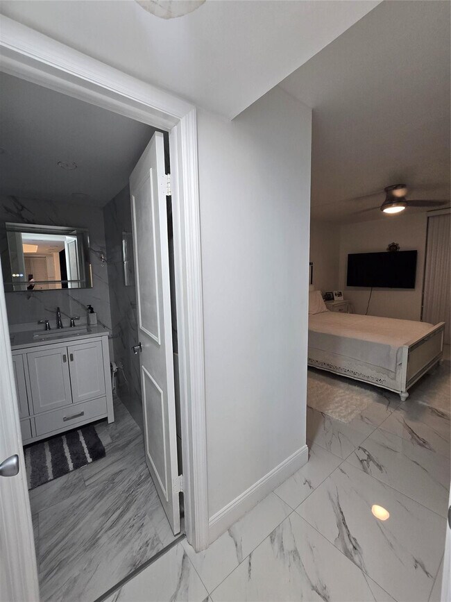 Building Photo - 3400 Blue Lake Dr