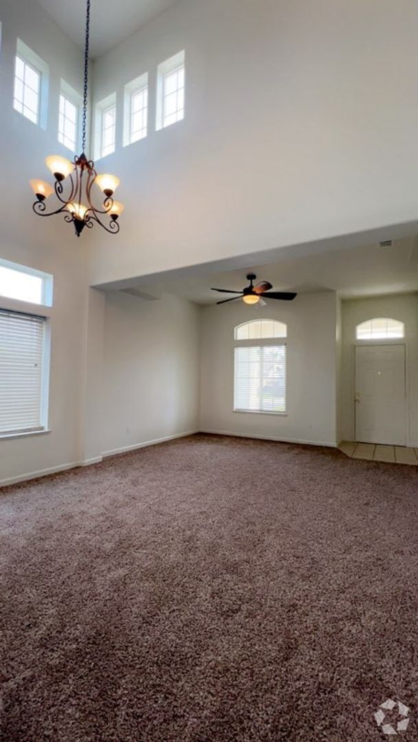 Building Photo - Make our house your HOME!
