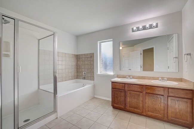 Building Photo - 5800 Silver Screen Dr