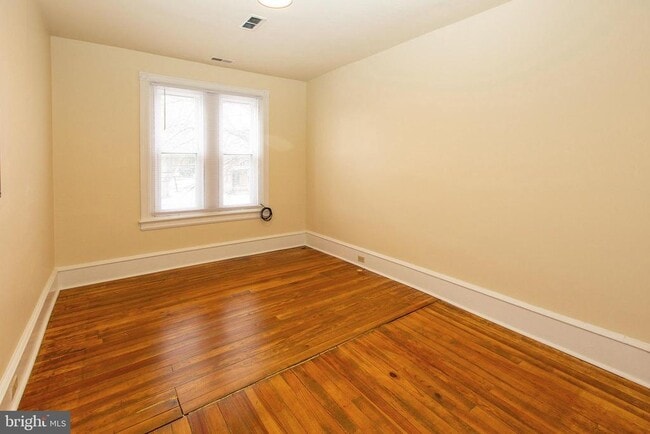 Building Photo - 427 E Main St