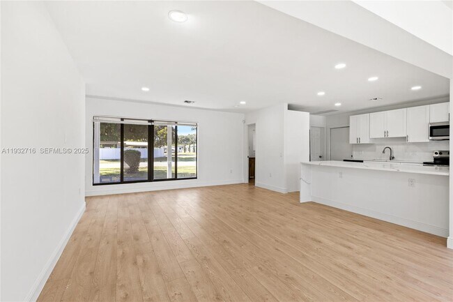 Building Photo - 317 N 31st Ave