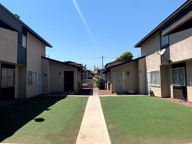 Building Photo - Check out this Freshly Painted and New Flo...