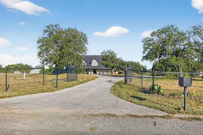 Building Photo - 435 Oxbow Trail