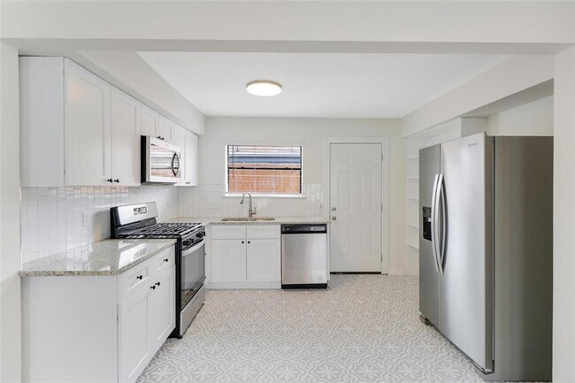 Building Photo - 5729 Pinon Vista Dr