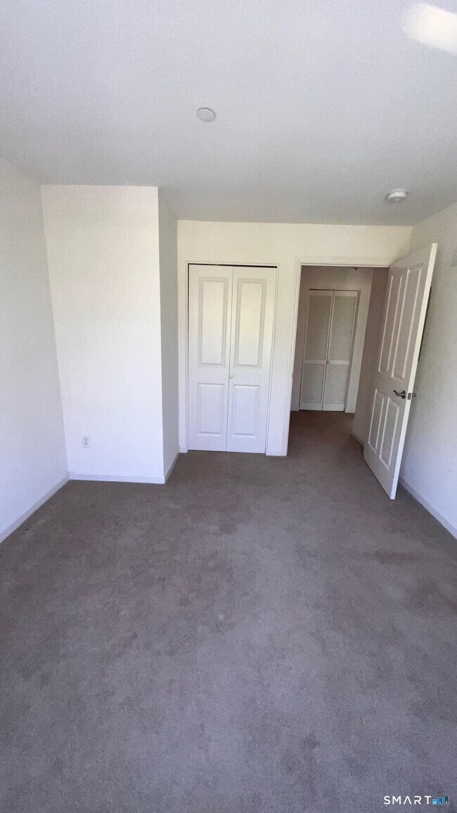 Building Photo - 26 School House Dr