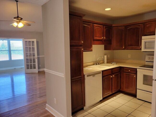 Building Photo - 109 Golf Club Ln