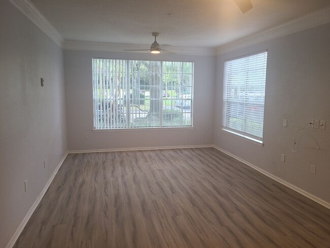 Building Photo - Renovated Ground Floor 2 Bed 2 Bath Condo....