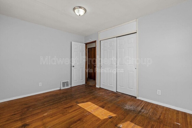 Building Photo - 405 Cameron Rd