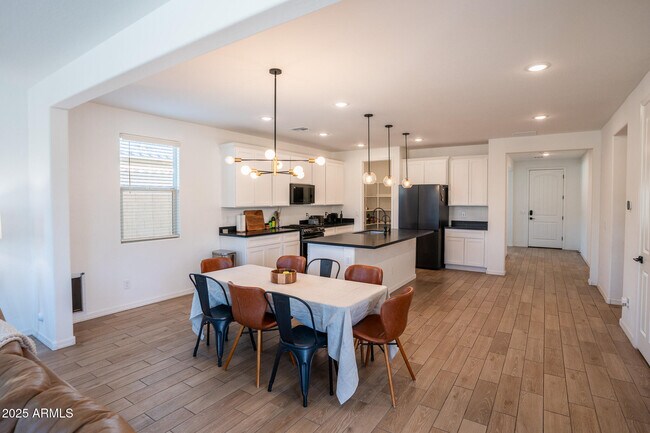 Building Photo - 4368 N Pioneer Dr