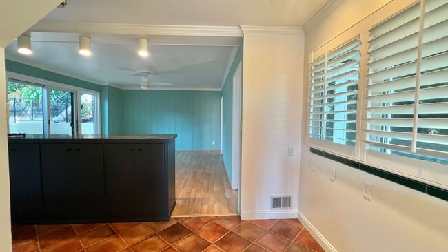 Building Photo - Mid-Century homes Rarely Available with Expansive Bay Views