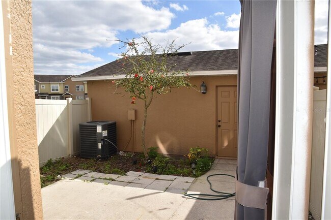 Building Photo - 12964 Emersondale Ave