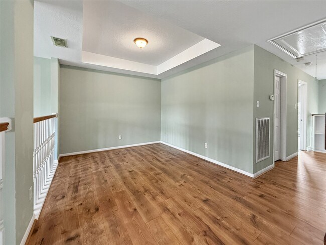 Building Photo - 9222 Memorial Grove Dr
