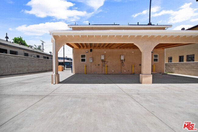 Building Photo - 1120 W 110th St
