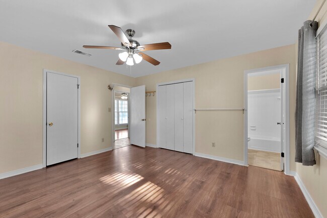 Building Photo - 7710 Charter Oaks Dr