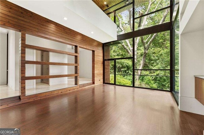 Building Photo - 2105 Fairhaven Cir NE