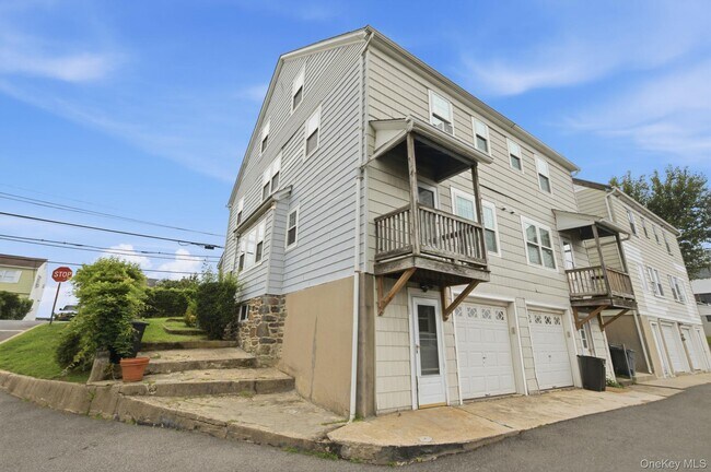 Building Photo - 229 S Ridge St