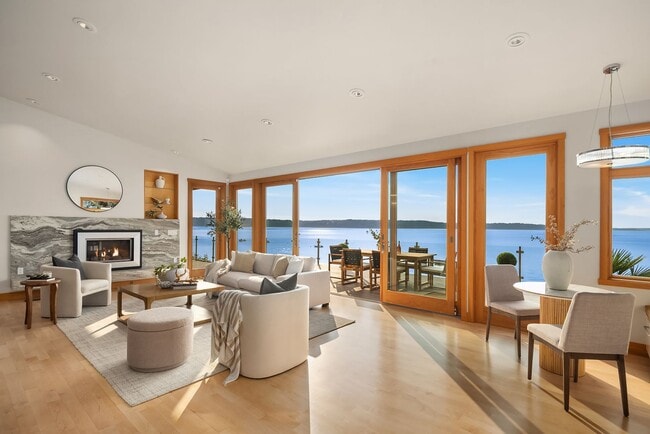 Building Photo - Three Tree Point beach front home - 3+ bedroom & 4.5 bathrooms ready for move in NOW!