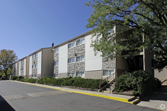 Primary Photo - Garden Court Apartments