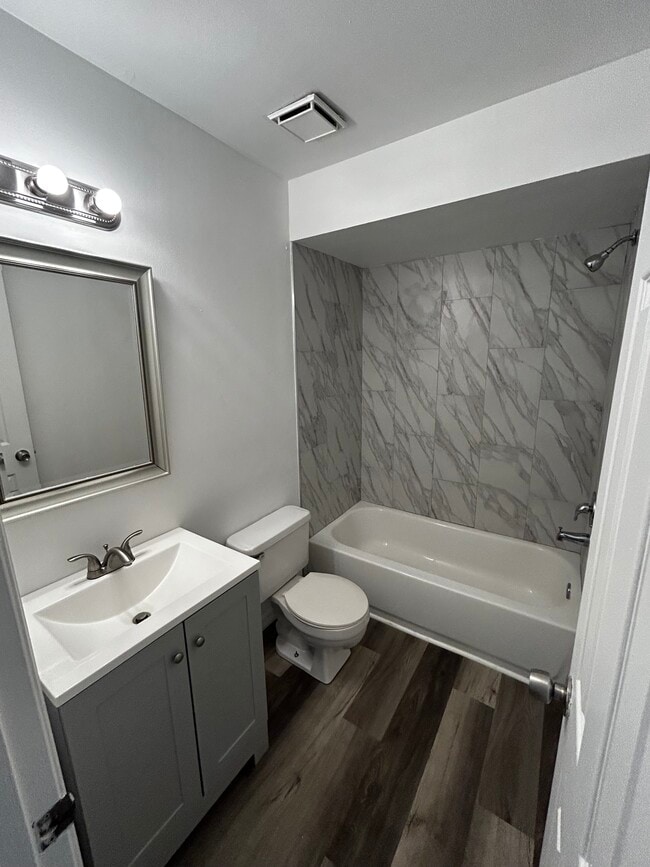 Building Photo - 16 Bogart Pl