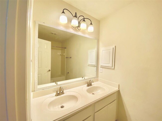 Building Photo - 5518 Chantel Way