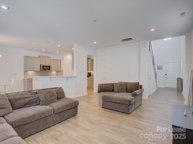 Building Photo - 13124 Rover St