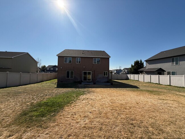 Building Photo - Spacious 4-Bedroom Rental Home in Prime Pa...