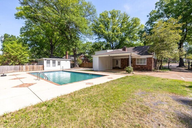 Building Photo - 1539 Brookside Dr