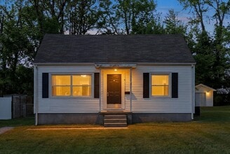 Building Photo - 2813 Faircourt St
