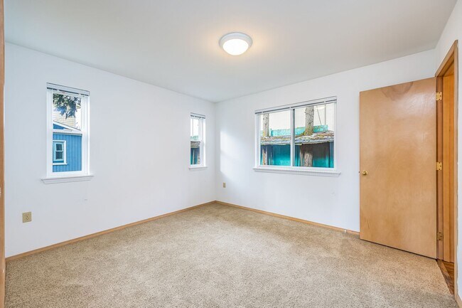 Building Photo - One Level Lifestyle in Snohomish