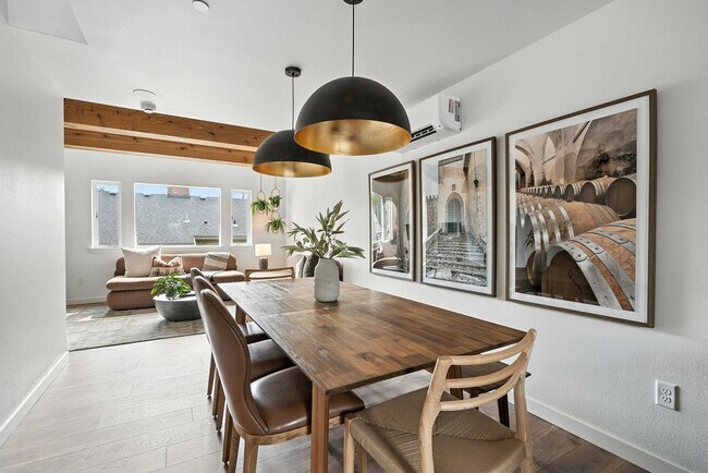 Building Photo - 925 NE 23rd Ave