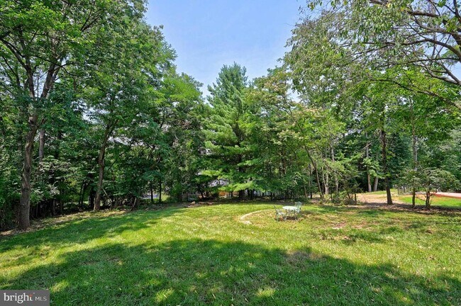 Building Photo - 271 Paw Paw Dr