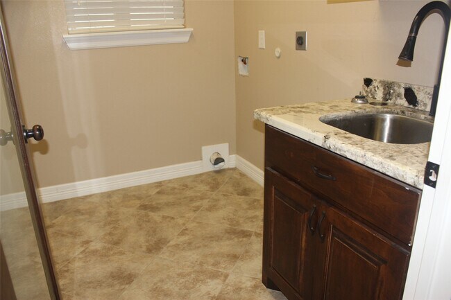 Building Photo - 19914 S Plantation Estates Dr