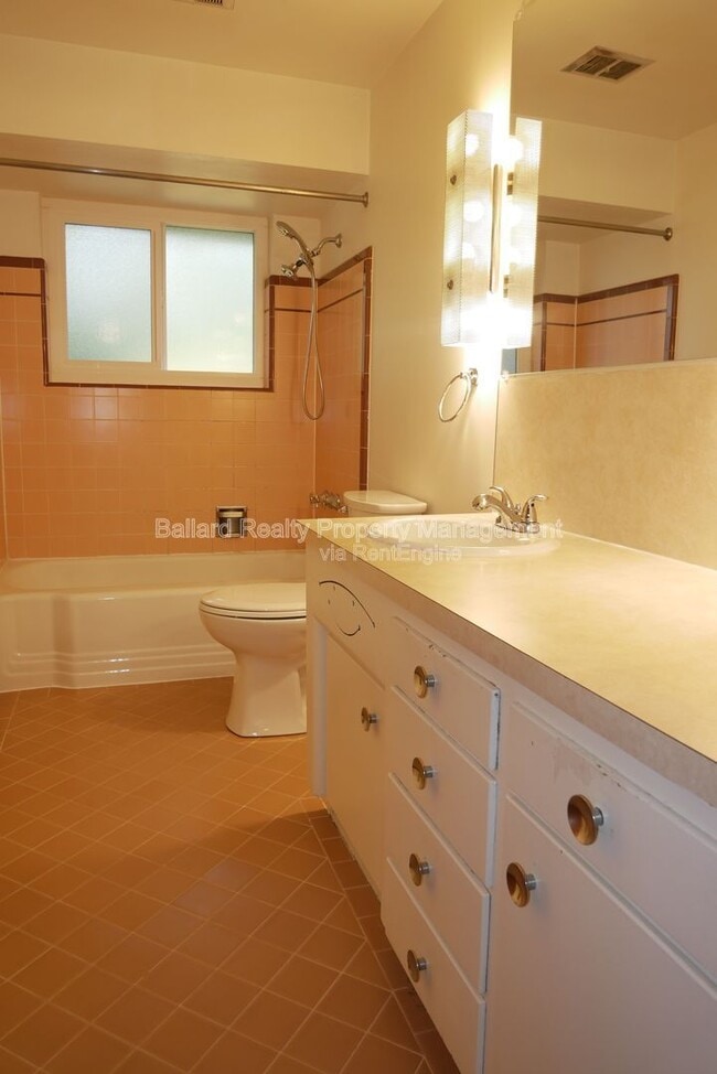 Building Photo - 708 N 80th St